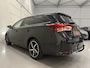Toyota Auris Touring Sports 1.8 Hybrid Lease pro PANO/LED/TREKHAAK/CAMERA/LEER-STOF SP.STOEL/DAB/17"/LANE-ASSIST/ECC/CRUISE/PRIVACY/VOLLEDIG TOYOTA DEALER ONDERHOUD/ZO MEENEEMPRIJS