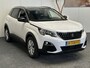 Peugeot 3008 1.2 PURE TECH ACTIVE DISTRIBUTIEKETTING VERVANGEN NAVIGATIE APPLE CARPLAY/ANDROID RIJSTROOKSENSOREN TREKHAAK ZEER MOOI !! SLECHTS 64859 KM !!