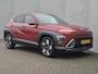 Hyundai Kona 1.6 GDI HEV Comfort Smart Automaat / Dealer onderhouden / Trekgewicht 1300 kg / All season banden / Stuur- & Stoel verwarming / Achteruitrijcamera / Apple Carplay Android Auto / Elektrische achterklep / Adaptief cruise control / Keyless Entry/Start /