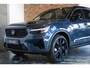 Volvo XC40 B4 Plus Black Edition | Schuif/Kanteldak | 360º Visual Park Camera | Harman Kardon Premium Audio | 20" Lichtmetalen Wielen |