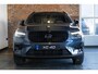 Volvo XC40 B4 Plus Black Edition | Schuif/Kanteldak | 360º Visual Park Camera | Harman Kardon Premium Audio | 20" Lichtmetalen Wielen |