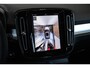 Volvo XC40 B4 Plus Black Edition | Schuif/Kanteldak | 360º Visual Park Camera | Harman Kardon Premium Audio | 20" Lichtmetalen Wielen |
