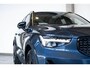 Volvo XC40 B4 Plus Black Edition | Schuif/Kanteldak | 360º Visual Park Camera | Harman Kardon Premium Audio | 20" Lichtmetalen Wielen |
