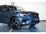 Volvo XC40 B4 Plus Black Edition | Schuif/Kanteldak | 360º Visual Park Camera | Harman Kardon Premium Audio | 20" Lichtmetalen Wielen |