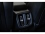 Volvo XC40 B4 Plus Black Edition | Schuif/Kanteldak | 360º Visual Park Camera | Harman Kardon Premium Audio | 20" Lichtmetalen Wielen |