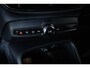 Volvo XC40 B4 Plus Black Edition | Schuif/Kanteldak | 360º Visual Park Camera | Harman Kardon Premium Audio | 20" Lichtmetalen Wielen |