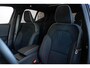 Volvo XC40 B4 Plus Black Edition | Schuif/Kanteldak | 360º Visual Park Camera | Harman Kardon Premium Audio | 20" Lichtmetalen Wielen |