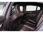 Volvo S60 B4 Plus Dark - Intellisafe Assist/Surround - Parkeerverwarming met timer - Harman Kardon Audio - FULL-LED koplampen - Verwarmbare voorstoelen - Verwarmbaar stuurwiel - Verwarmbare achterbank - Trekhaak semi elektrisch inklapbaar