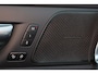 Volvo S60 B4 Plus Dark - Intellisafe Assist/Surround - Parkeerverwarming met timer - Harman Kardon Audio - FULL-LED koplampen - Verwarmbare voorstoelen - Verwarmbaar stuurwiel - Verwarmbare achterbank - Trekhaak semi elektrisch inklapbaar