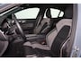 Volvo S60 B4 Plus Dark - Intellisafe Assist/Surround - Parkeerverwarming met timer - Harman Kardon Audio - FULL-LED koplampen - Verwarmbare voorstoelen - Verwarmbaar stuurwiel - Verwarmbare achterbank - Trekhaak semi elektrisch inklapbaar