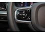 Volvo S60 B4 Plus Dark - Intellisafe Assist/Surround - Parkeerverwarming met timer - Harman Kardon Audio - FULL-LED koplampen - Verwarmbare voorstoelen - Verwarmbaar stuurwiel - Verwarmbare achterbank - Trekhaak semi elektrisch inklapbaar