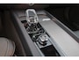 Volvo S60 B4 Plus Dark - Intellisafe Assist/Surround - Parkeerverwarming met timer - Harman Kardon Audio - FULL-LED koplampen - Verwarmbare voorstoelen - Verwarmbaar stuurwiel - Verwarmbare achterbank - Trekhaak semi elektrisch inklapbaar