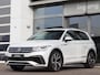 Volkswagen Tiguan 1.5 TSI 150 pk DSG R-Line Business | Panorama dak | Harman Kardon | 20'' LM | Matrix Led | App Connect | Stoel + Stuurverwarming | ACC | Elektrische Klep | Camera |