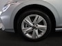 Volkswagen Golf 1.5 eTSI Life Edition 150 PK DSG | Verlengde garantie | Panorama dak | Velours bekleding | Head up Display | Stoel- en stuurverwarming |