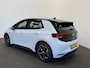 Volkswagen ID.3 Life 58 kWh Navigatie Apple Carplay/Android Auto Parkeersensoren achter Adaptive Cruise Control Stoel- en stuurverwarming Full Led Climate Control