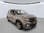 Volkswagen T-Cross 1.0 TSI R-Line / NAVI/ CLIMATE/ PARK. SENSOREN/ 17"LMV/ STOELVERWARMING/ DIGITAL DASH