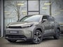 Toyota Urban Cruiser Executive AWD 61 kWh | JBL | Stoel- stuurverwarming | Elek. verst. stoel | Half-leer | 360 Camera