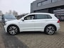Volkswagen Tiguan 1.5 TSI ACT Highline Business R | Met o.a. panoramadak, elektr. uitkl. trekhaak, cruise, climate, en camera!