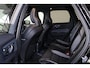 Volvo XC60 T6 Recharge AWD Plus Black Edition - Panorama/schuifdak - IntelliSafe Assist & Surround - 360º Camera - Harman/Kardon audio - Adaptieve LED koplampen - Verwarmde voorstoelen, stuur & achterbank - Parkeersensoren voor & achter - Elektr. bedienb. voorstoelen met geheugen - Draadloze tel. lader - Extra getint glas - 21' LMV