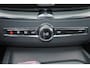Volvo XC60 T6 Recharge AWD Plus Black Edition - Panorama/schuifdak - IntelliSafe Assist & Surround - 360º Camera - Harman/Kardon audio - Adaptieve LED koplampen - Verwarmde voorstoelen, stuur & achterbank - Parkeersensoren voor & achter - Elektr. bedienb. voorstoelen met geheugen - Draadloze tel. lader - Extra getint glas - 21' LMV
