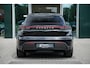 Porsche Macan 100 kWh | Luchtvering | Panoramadak | Adaptieve cruise control | Trekhaak elektrisch | Bose Surround Sound | Comfortstoelen |