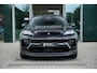 Porsche Macan 100 kWh | Luchtvering | Panoramadak | Adaptieve cruise control | Trekhaak elektrisch | Bose Surround Sound | Comfortstoelen |
