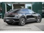 Porsche Macan 100 kWh | Luchtvering | Panoramadak | Adaptieve cruise control | Trekhaak elektrisch | Bose Surround Sound | Comfortstoelen |