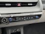 Hyundai Ioniq 5 Lounge AWD 77.4 kWh 325pk / Afneembare Trekhaak 1600 Kg / Fabrieksgarantie tot 11-2027 / Dealer Onderhouden / Panoramadak / Warmtepomp / 8 Jaar Batterij Garantie / Panoramadak / HUD / BOSE / Elektr. Stoelen / Stoel Verwarming / Stoel Ventilatie / 360 Camera / Dodehoek Detectie / Elektr. Achterklep / Memory Stoelen /