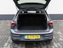 Volkswagen Golf 1.5 TSI 131pk Life | Navigatie | 17" Velgen | Privacy glass
