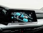 Volkswagen Golf 1.5 TSI 131pk Life | Navigatie | 17" Velgen | Privacy glass