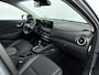 Hyundai Kona 1.6 GDI HEV PREMIUM | UNIEKE KLEUR | CLIMA | CAMERA | CRUISE ADAPT. | LEDER | NAVI | LANE ASSIST | ELEKTRISCHE STOEL | STOEL- & STUURVERWARMING | 18'' LM VELGEN | PRIVACY GLASS |