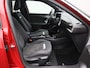 Opel Mokka-e Electric 50-kWh 11kW Level 5 Opel Mokka-e 50-kWh 11kW Level 5 | Alcantara Bekleding | Winter Pakket | Zwarte Motorkap | Keyless Entry & Start |