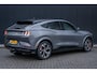 Ford Mustang Mach-E Extended First Edition AWD 98 kWh ALLE OPTIES! | Pano-dak | B&O audio | Technology pack + | 360 Camera | 100% Dealer Onderhouden! | Afneembare Trekhaak | Stuur, Stoel & Voorruit Verwarming | Standkachel | Volledig Lederen Bek