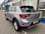 Volkswagen T-Roc 1.0 TSI Life / FABRIEKSGARANTIE TM 9-2027/ NAVI/ CLIMATE/ PARK. SENSOREN/ DIGITAL DASH/ 16"LMV