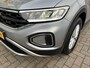 Volkswagen T-Roc 1.0 TSI Life / FABRIEKSGARANTIE TM 9-2027/ NAVI/ CLIMATE/ PARK. SENSOREN/ DIGITAL DASH/ 16"LMV