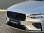 Volvo V60 T6 Plug-in hybrid AWD Ultra Dark | Panoramadak | Head-up Display | Harman Kardon | Leder | Adaptieve Cruise Control | Trekhaak |