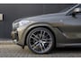 BMW X6 xDrive40i High Executive HUD | H&K | Pano | Luchtvering | 360 Camera | Stuurverwarming | Memory seats | Trekhaak | Adapt. Cruise Control + Zelfsturende functie