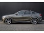 BMW X6 xDrive40i High Executive HUD | H&K | Pano | Luchtvering | 360 Camera | Stuurverwarming | Memory seats | Trekhaak | Adapt. Cruise Control + Zelfsturende functie