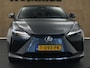 Lexus RZ 450e Executive Line 71 kWh - SOH 96,9 % !! - AWD - ORIGINEEL NEDERLANDSE AUTO - AFNEEMBARE TREKHAAK - TREKGEWICHT 750 KG - AFKOMSTIG VAN 1E EIGENAAR - 3 FASE - 2 LAADKABELS - LEDEREN BEKLEDING - BEIDE VOORSTOELEN ELEKTRISCH VERSTELBAAR - VOORSTOELEN VERWARMD - STUUR VERWARMD - PANORAMADAK - CAMERA - PARKEERSENSOREN VOOR/ ACHTER - DODEHOEK DETECTIE