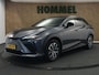 Lexus RZ 450e Executive Line 71 kWh - SOH 96,9 % !! - AWD - ORIGINEEL NEDERLANDSE AUTO - AFNEEMBARE TREKHAAK - TREKGEWICHT 750 KG - AFKOMSTIG VAN 1E EIGENAAR - 3 FASE - 2 LAADKABELS - LEDEREN BEKLEDING - BEIDE VOORSTOELEN ELEKTRISCH VERSTELBAAR - VOORSTOELEN VERWARMD - STUUR VERWARMD - PANORAMADAK - CAMERA - PARKEERSENSOREN VOOR/ ACHTER - DODEHOEK DETECTIE