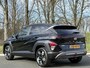 Hyundai Kona 1.6 GDI 140 PK HEV Comfort Smart | Stoel & stuurverwarming | Geïntegreerde navigatie & Apple Carplay Android Auto | 18'' 2-Tone Lichtmetalen velgen| Achterklep elektrisch |