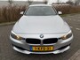 BMW 3-Serie 320i Edition Business*NEW APK*CRUISE*NAVI*PARK SENSOREN*VELGEN*ELKT-RAAM*C-D AFSTAND