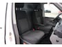 Volkswagen Transporter 2.0 TDI 110pk L2H1 28 | Navigatie | App Connect | Trekhaak | Parkeersensoren Achter | Cruise Control | Airco | DAB+