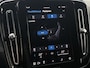 Volvo XC40 Recharge Plus 70 kWh | Warmtepomp | Stoelverwarming | Elektrische Achterklep | Achteruitrijcamera | Parkeersensoren | Navigatie | Apple Carplay | Android Auto | LED Koplampen | Two-Tone