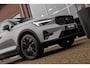 Volvo XC40 2.0 B3 Ultra Black Edition | Direct leverbaar | MY 2026 | Panoramadak | Harman/kardon | 360 camera | 20 inch | Drive assistance | Carplay | Keyless entry | Stuurverwarming