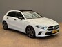 Mercedes-Benz A-klasse 180 Luxury Line Panorama Dak | Alcantara Bekleding | LED | Widescreen | Camera | Navigatie | Parkeersensoren Rondom | 17" Lichtmetaal | Achteruitrijcamera | Alcantara Bekleding | Comfortstoel(en)