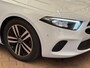 Mercedes-Benz A-klasse 180 Luxury Line Panorama Dak | Alcantara Bekleding | LED | Widescreen | Camera | Navigatie | Parkeersensoren Rondom | 17" Lichtmetaal | Achteruitrijcamera | Alcantara Bekleding | Comfortstoel(en)