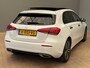 Mercedes-Benz A-klasse 180 Luxury Line Panorama Dak | Alcantara Bekleding | LED | Widescreen | Camera | Navigatie | Parkeersensoren Rondom | 17" Lichtmetaal | Achteruitrijcamera | Alcantara Bekleding | Comfortstoel(en)