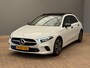 Mercedes-Benz A-klasse 180 Luxury Line Panorama Dak | Alcantara Bekleding | LED | Widescreen | Camera | Navigatie | Parkeersensoren Rondom | 17" Lichtmetaal | Achteruitrijcamera | Alcantara Bekleding | Comfortstoel(en)