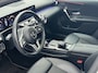 Mercedes-Benz A-klasse 180 Luxury Line Panorama Dak | Alcantara Bekleding | LED | Widescreen | Camera | Navigatie | Parkeersensoren Rondom | 17" Lichtmetaal | Achteruitrijcamera | Alcantara Bekleding | Comfortstoel(en)